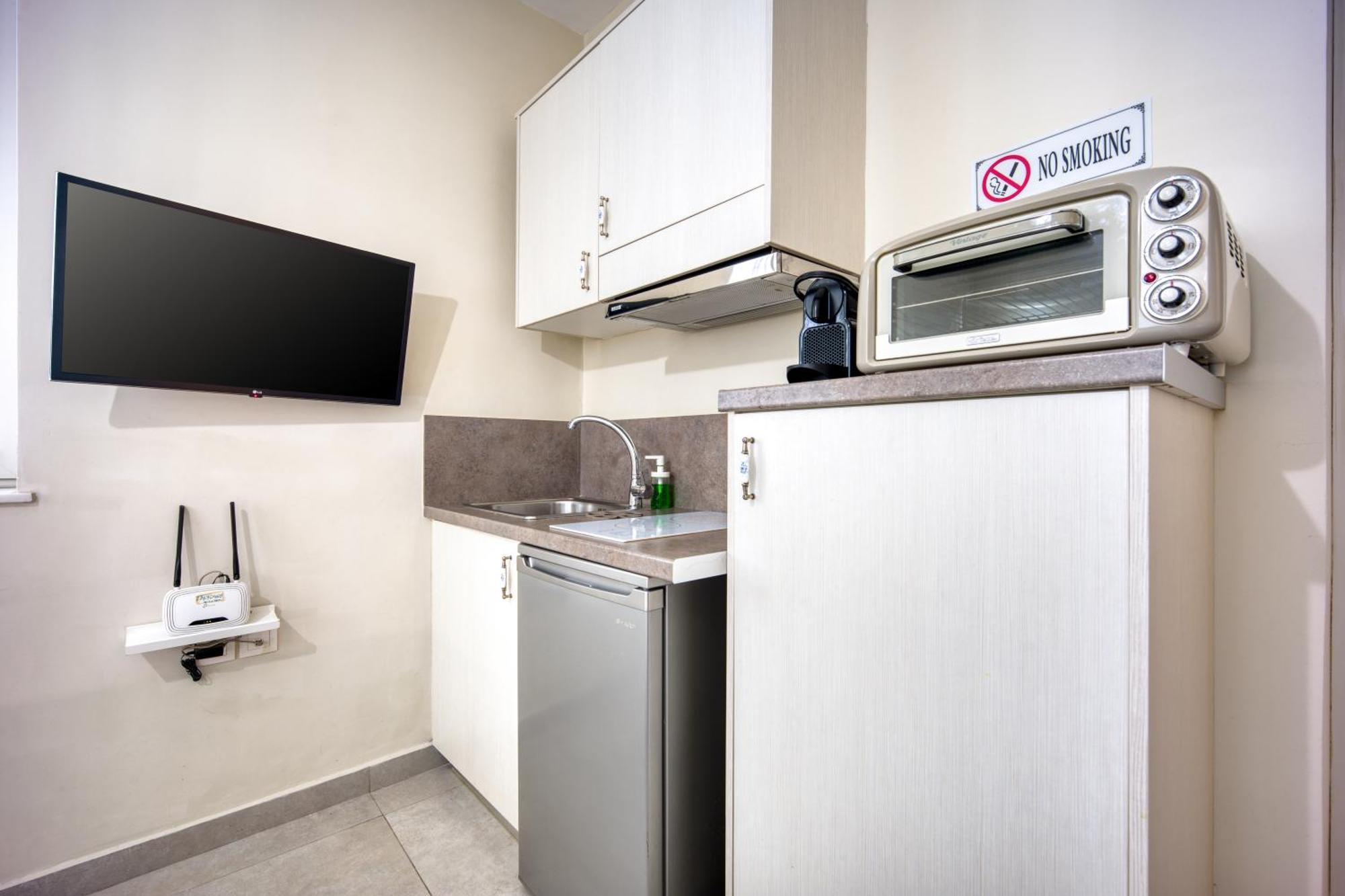 Bentzi...Boutique Apartment 1, Classic Double With Kitchenette, 2 Guests Atina Dış mekan fotoğraf